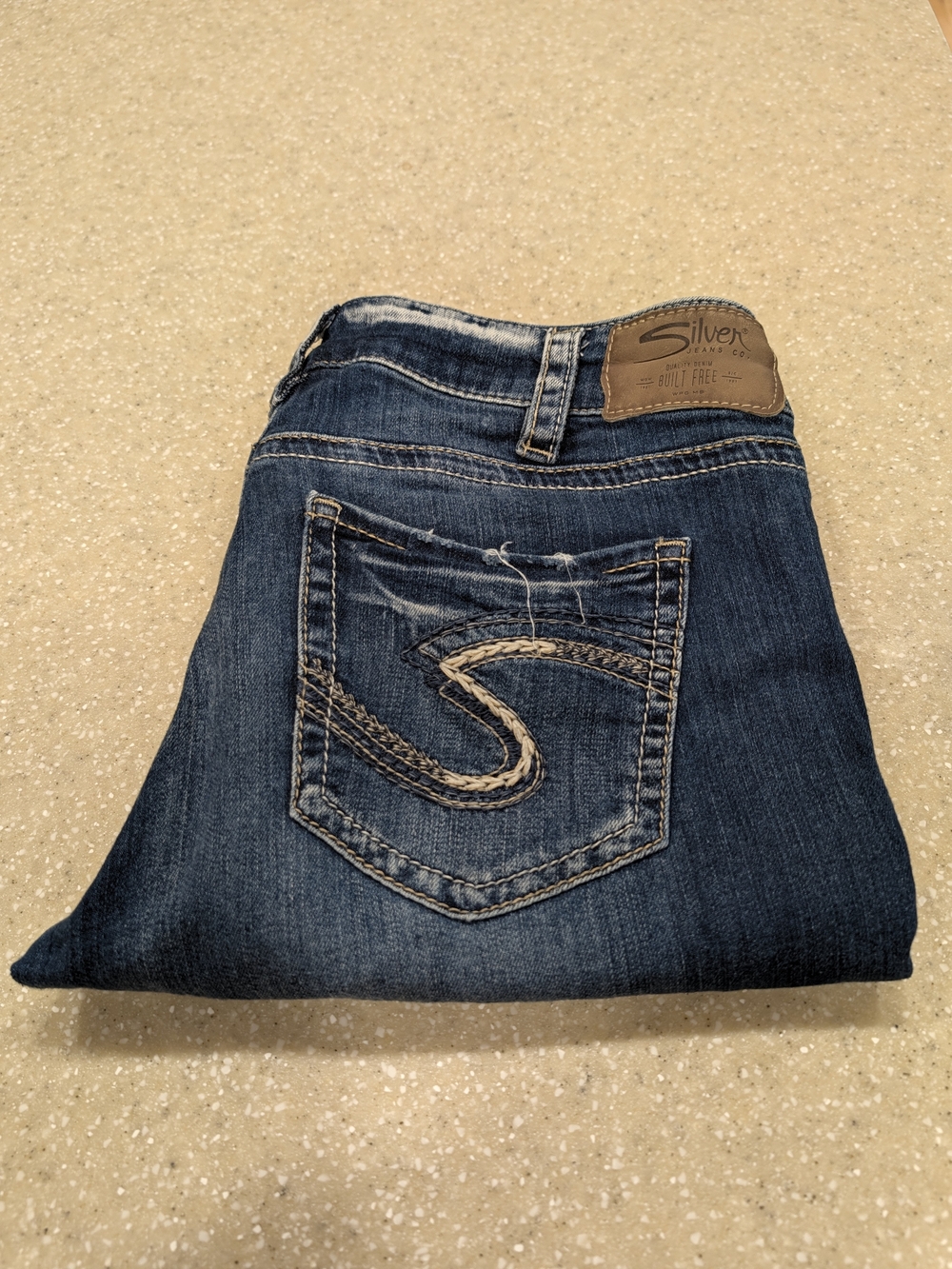 Silver Jeans Women's Stretch Leg Indigo Blue Denim with Embroidered Back Pocket